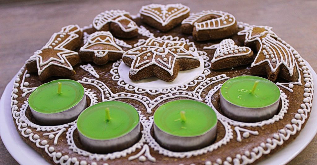 Eigentlich kein Adventskranz: Lebkuchen mit Kerzen