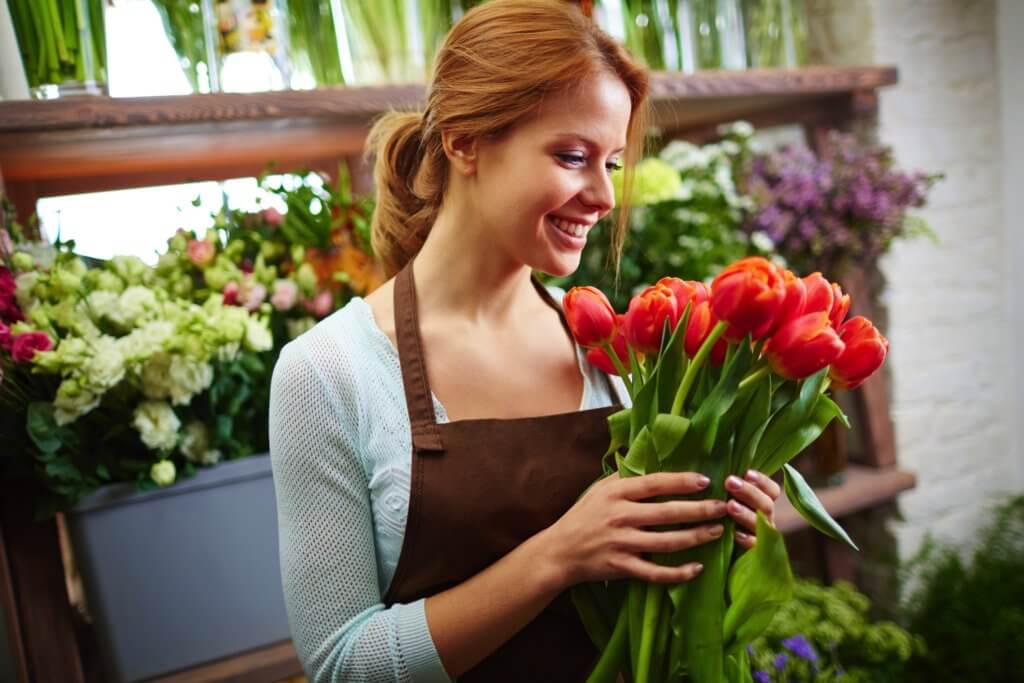 Floristin Mit Roten Tulpen 1