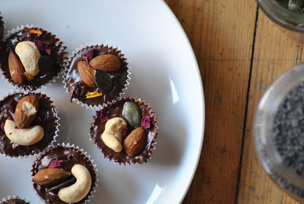 mini cupcakes mit essbaren blueten
