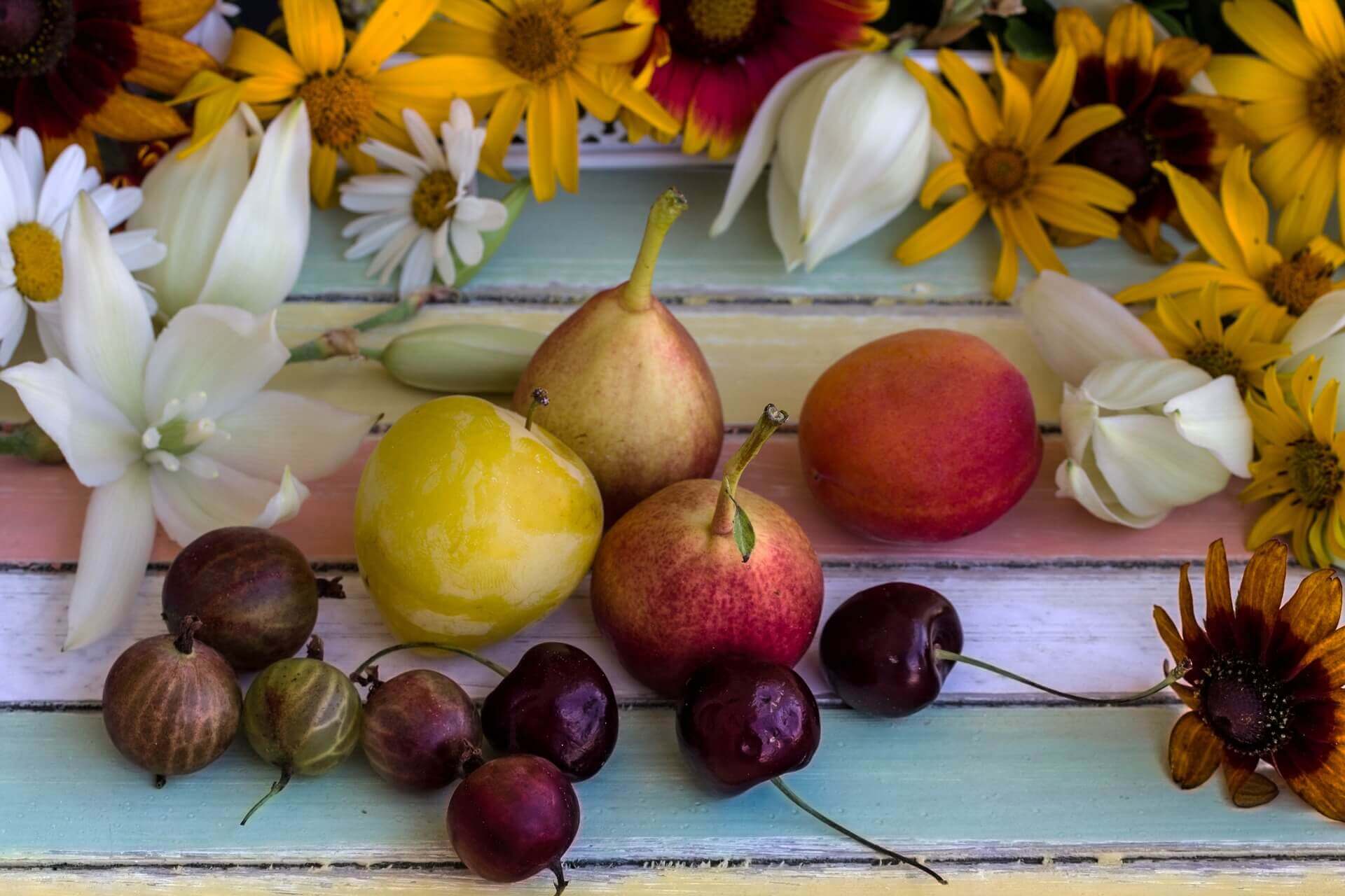Obst und Blüten